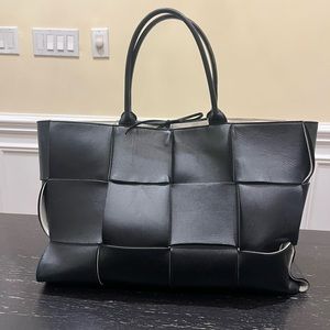 Bottega Veneta AUTHENTIC Large Arco Black Leather Tote Bag
